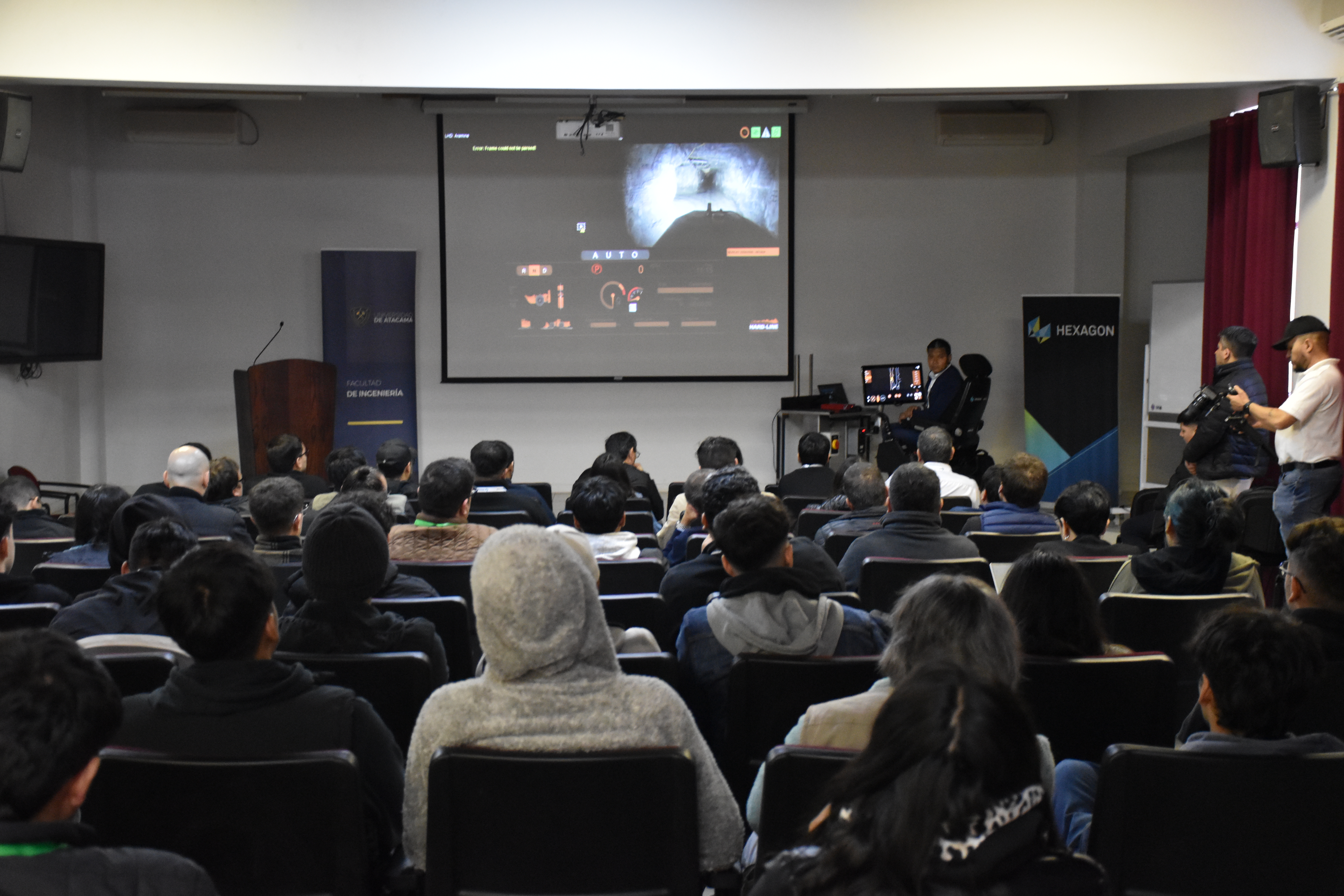 Presentación del Sistema TeleOp de HARD-LINE por Elio Suazo, en la Feria de Tecnología para Minería de Hexagon