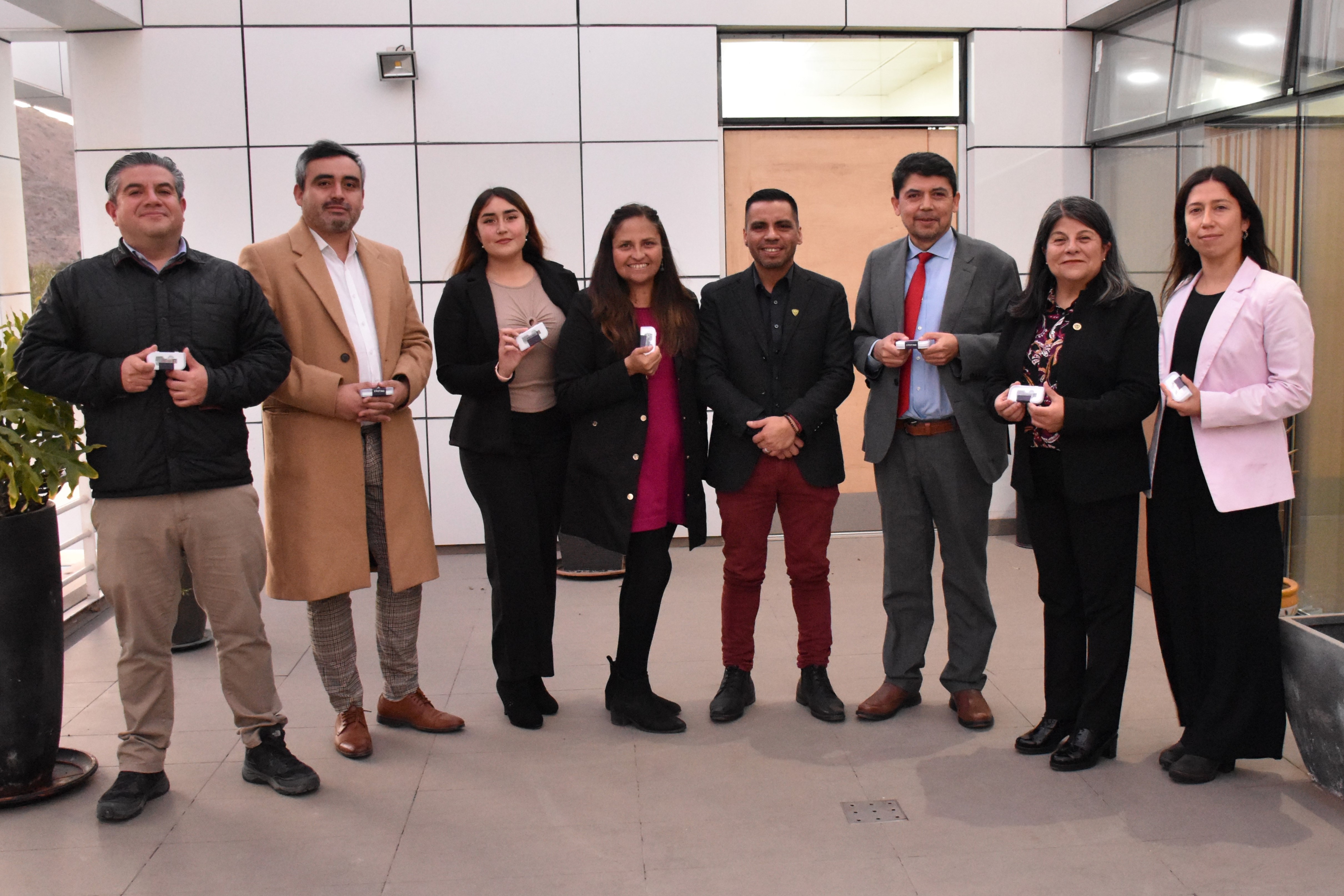 Foto formal de la ceremonia de la entrega de llaves simbólica, EVoting CET y UDA