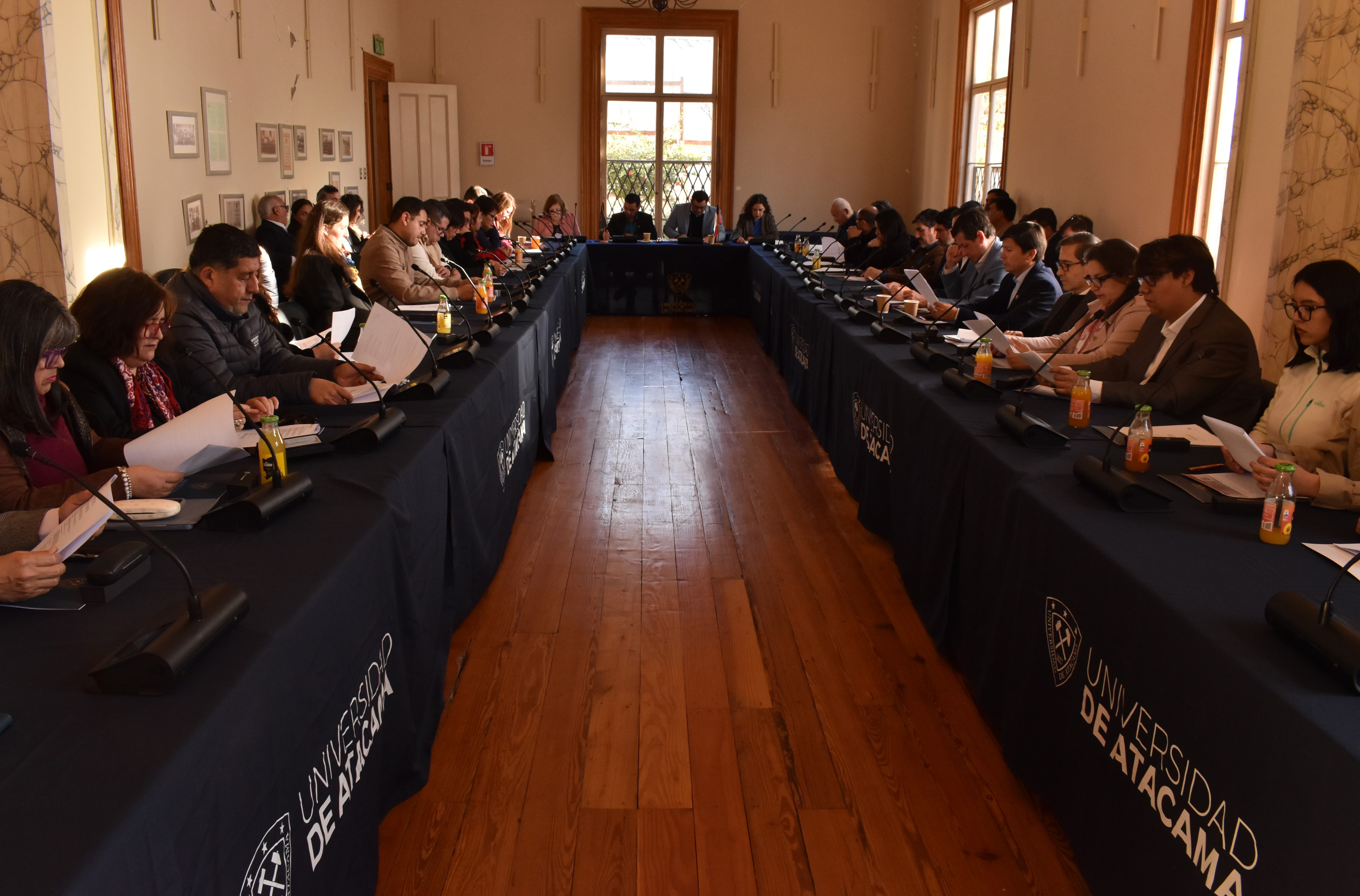 Primera sesión del consejo universitario